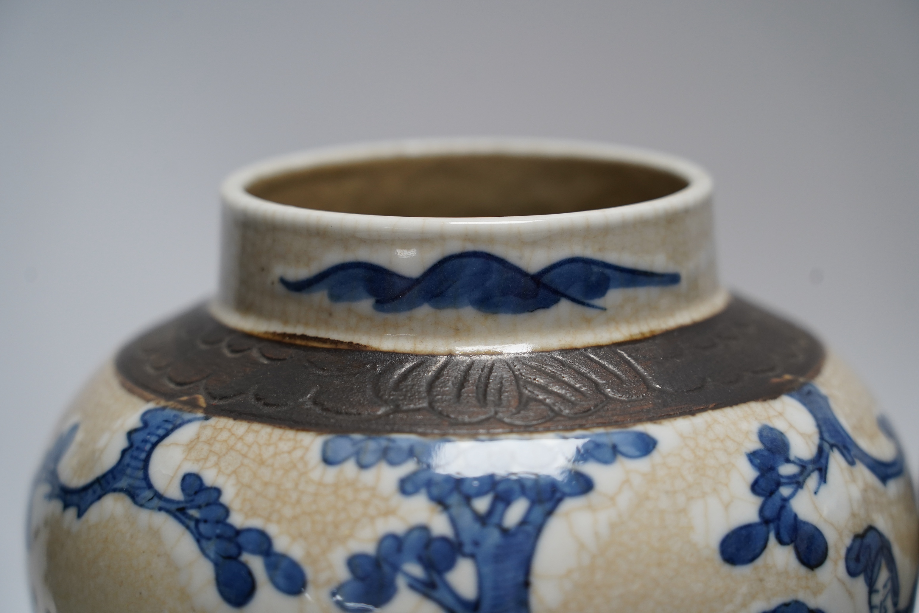 A pair of early 20th century Chinese blue and white crackle ware jars, 19cm